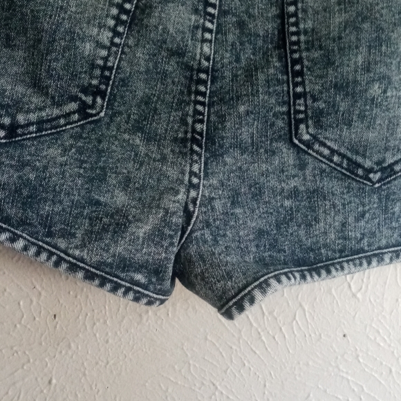 Forever 21 premium Denim Shorts - Picture 7 of 8
